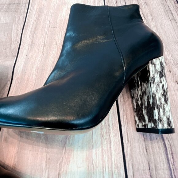 Maiden Lane Solid Black Ankle Boots w/ Snake Heel NWOT, Size: 6M - Picture 7 of 9